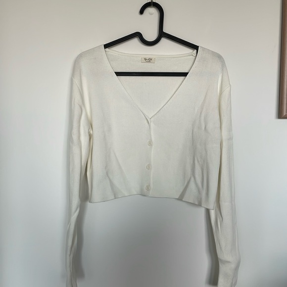 Brandy Melville Jolene cardigan in white - Picture 2 of 3